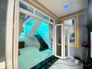 * cho thuê nhà 2 tầng (có 3 pn)  sát đh ngân hàng, thủ đức  dân trí cao  giá 10 triệu/th