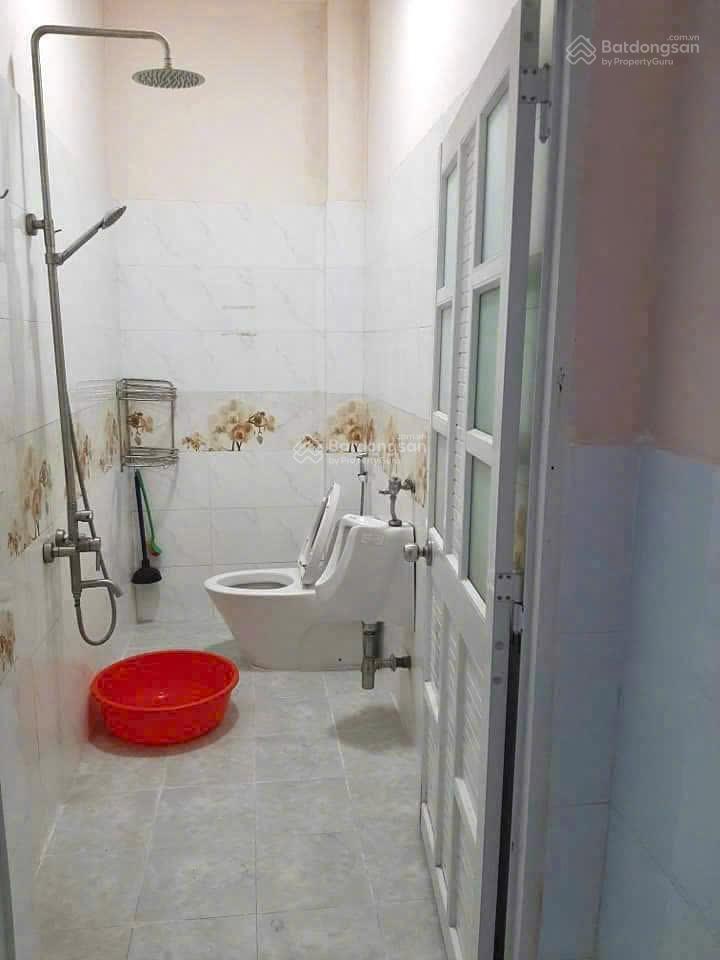 * cho thuê nhà 2 tầng (có 3 pn)  sát đh ngân hàng, thủ đức  dân trí cao  giá 10 triệu/th