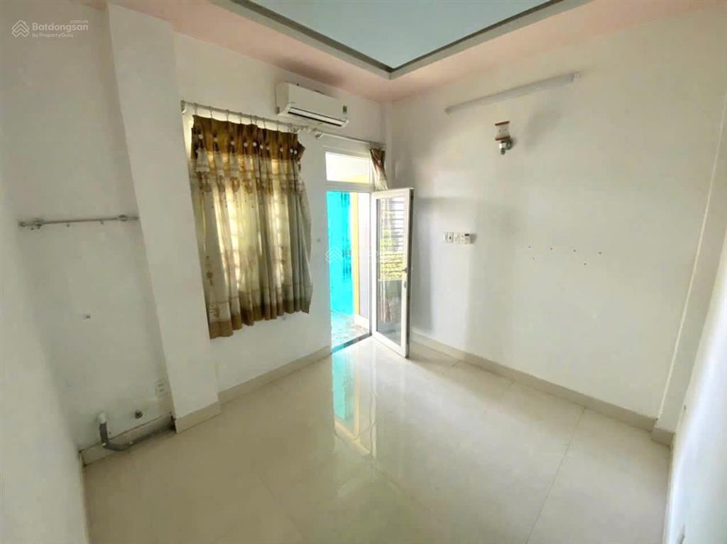 * cho thuê nhà 2 tầng (có 3 pn)  sát đh ngân hàng, thủ đức  dân trí cao  giá 10 triệu/th