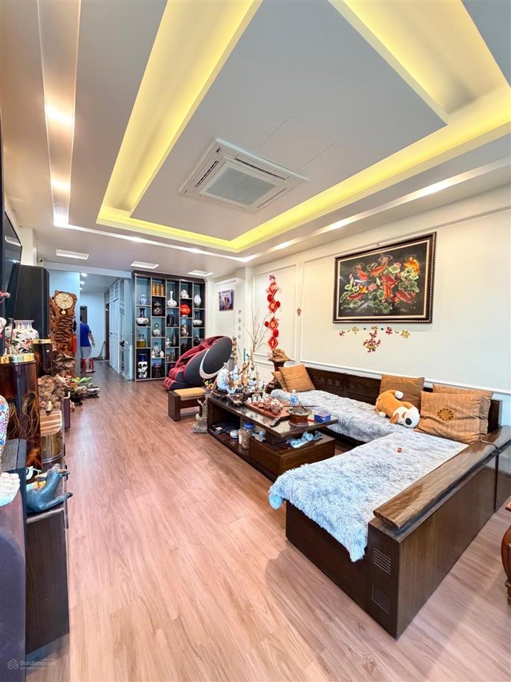Bán nhà phùng chí kiên, dt67m, mt5,1m, mặt phố kinh doanh, ô tô vào nhà.