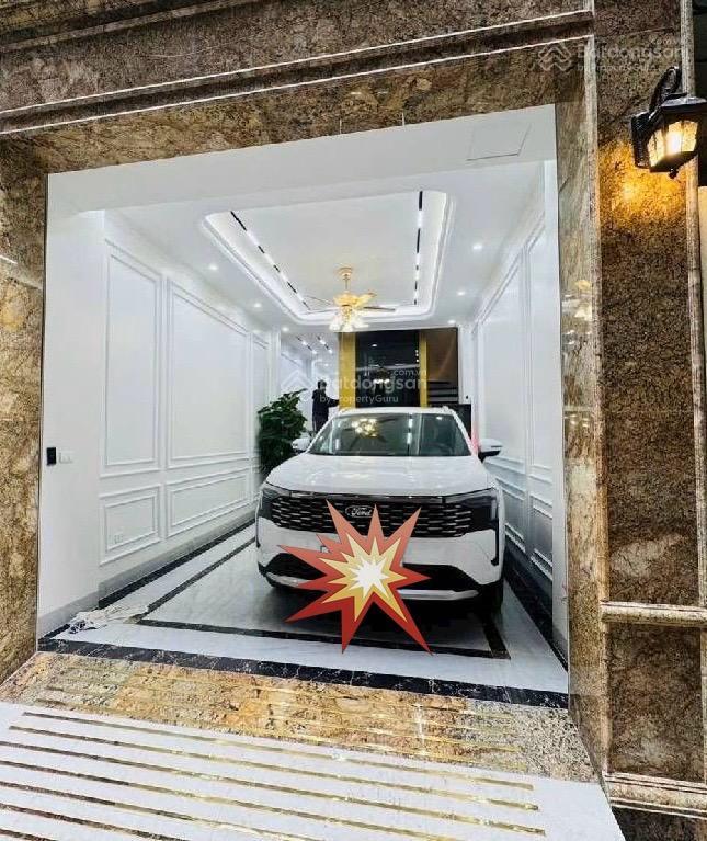 Bán nhà hoàng quốc việt, dt57m, mt4m, phân lô 7 tầng thang máy, ô tô vào nhà, gần phố