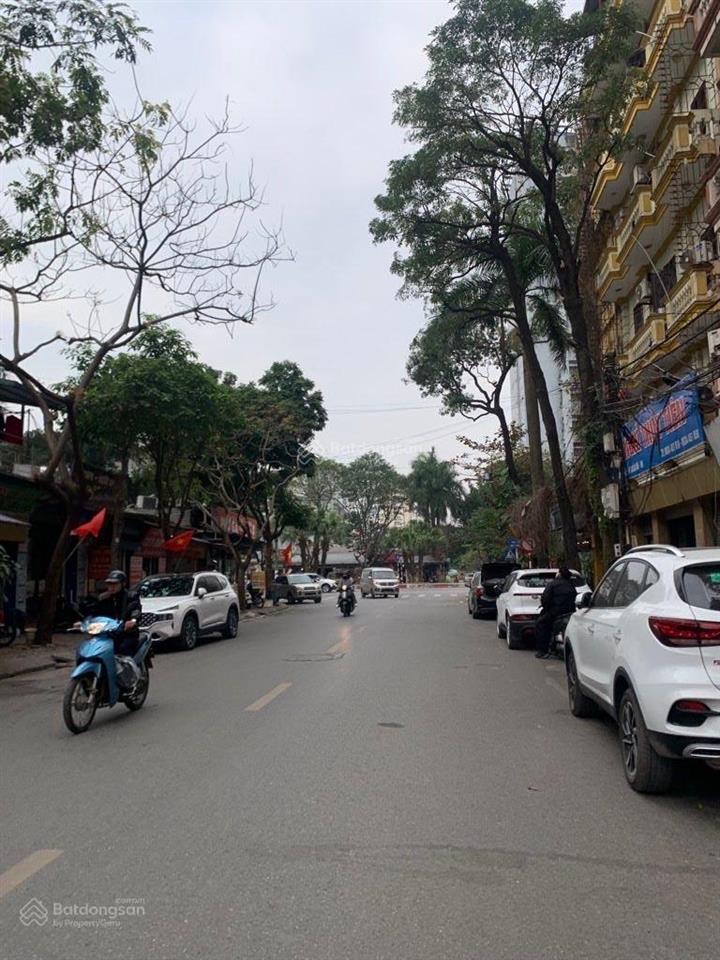 Bán nhà đặng thuỳ trâm, dt70m, phân lô, ô tô vào nhà, sát phố, 2 thoáng, kinh doanh.
