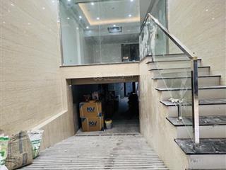 Bán nhà nguyễn bá khoản, 9 tầng thang máy, sát phố, ô tô vào nhà, kinh doanh