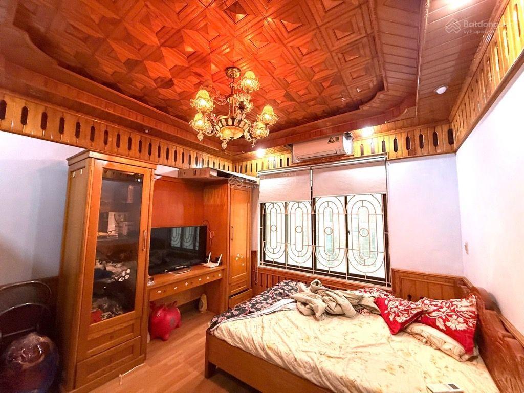 Bán nhà mặt phố đường láng, dt62m, 6 tầng thang máy, 2 thoáng trước sau, kinh doanh