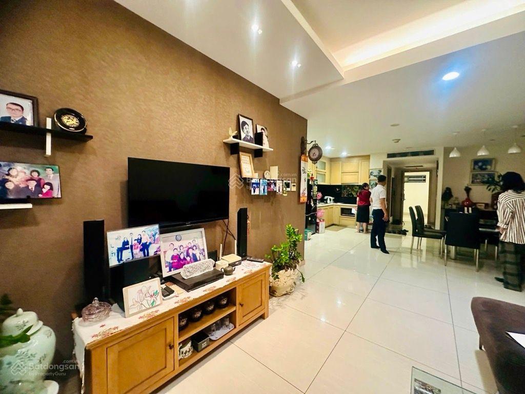 Bán căn hộ chung cư, toà number one, lô góc tầng trung, 3 ngủ, view bể bơi, full nội thất.