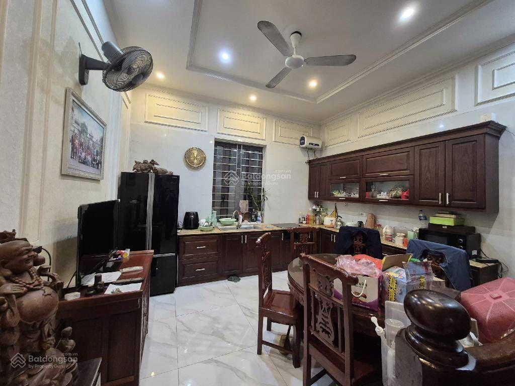 Bán nhà mặt phố chùa hà, cầu giấy, dt54m, ô tô đỗ ngày đêm, dòng tiền ổn định.