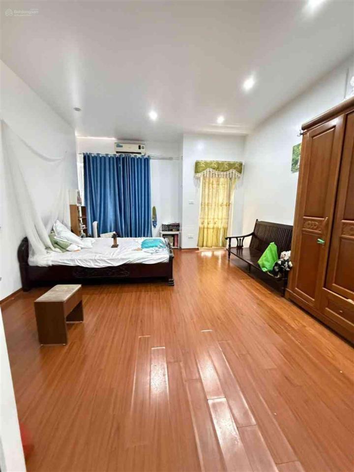 Bán nhà phố lạc long quân, dt78m, mt4,8m, ô tô vào nhà, 2 thoáng, kinh doanh, ô chờ thang máy.