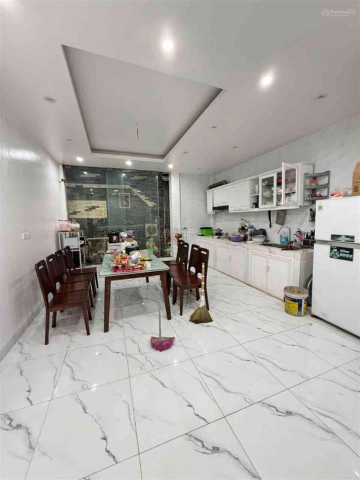 Bán nhà phố lạc long quân, diện tích 79m, mặt tiền 5m, ô tô nhỏ vào nhà, sát công viên nước hồ tây