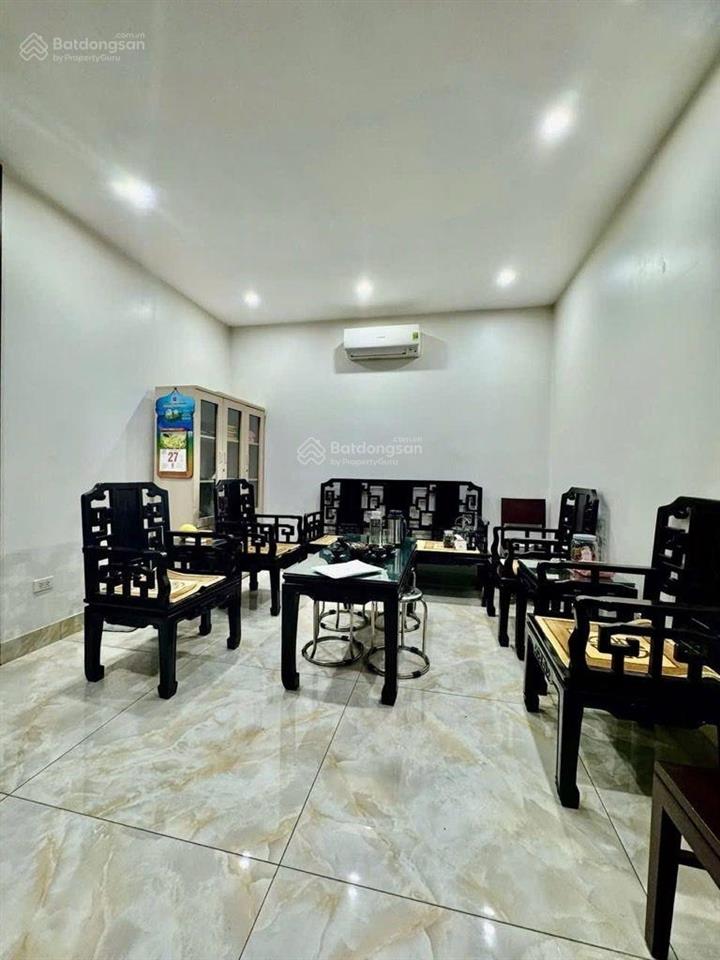 Bán nhà phố lạc long quân, diện tích 130m, mặt tiền 9m, ô tô vào nhà, kinh doanh