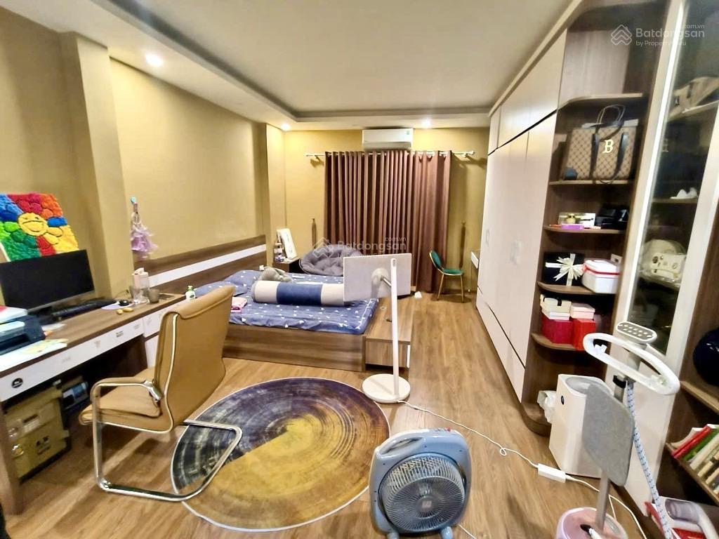 Bán nhà phố cầu giấy, dt50m, nhà đẹp, ngõ thông, gần phố, gần ô tô.