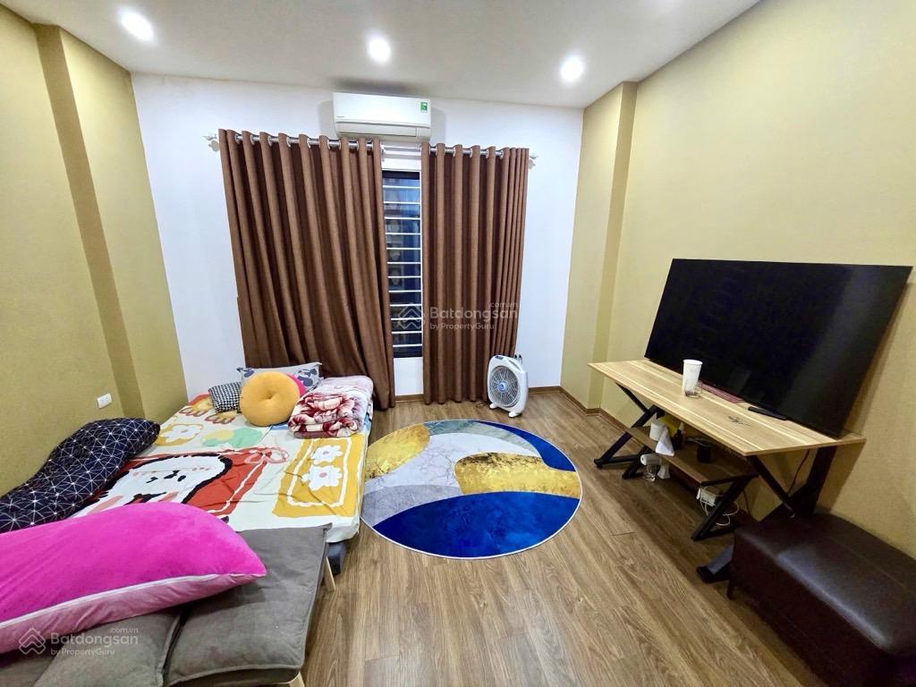 Bán nhà phố cầu giấy, dt50m, nhà đẹp, ngõ thông, gần phố, gần ô tô.
