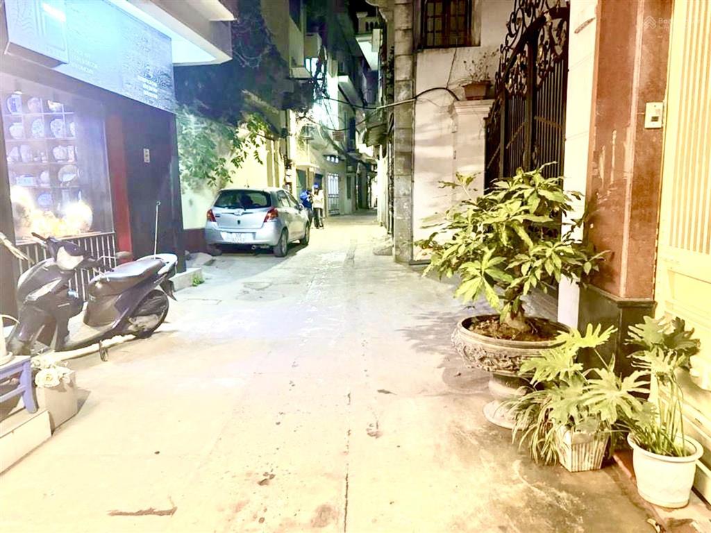 Bán nhà phố đội cấn, dt55m, mt6m, ô tô đỗ cửa, kinh doanh.