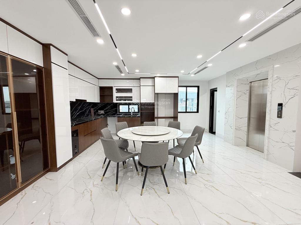Bán nhà phố đội cấn, dt55m, mt6m, ô tô đỗ cửa, kinh doanh.
