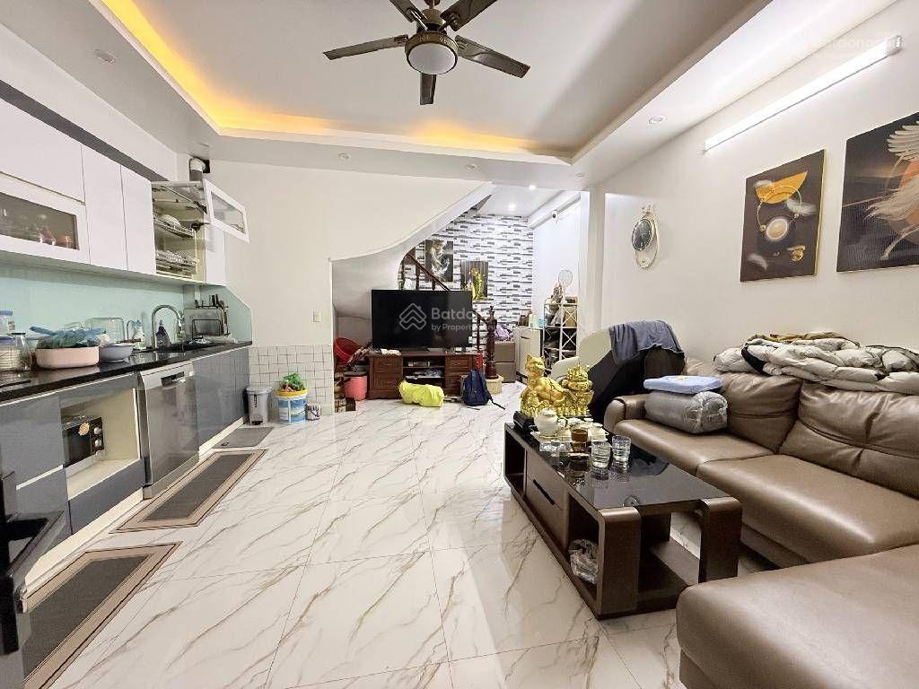 Bán đất tặng nhà phố đội cấn, dt60m, mt5m, 2 thoáng, sát ô tô tránh, kinh doanh.