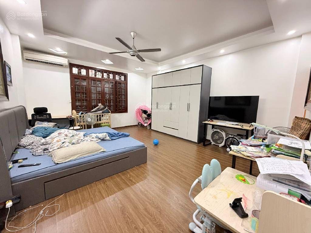 Bán đất tặng nhà phố đội cấn, dt60m, mt5m, 2 thoáng, sát ô tô tránh, kinh doanh.