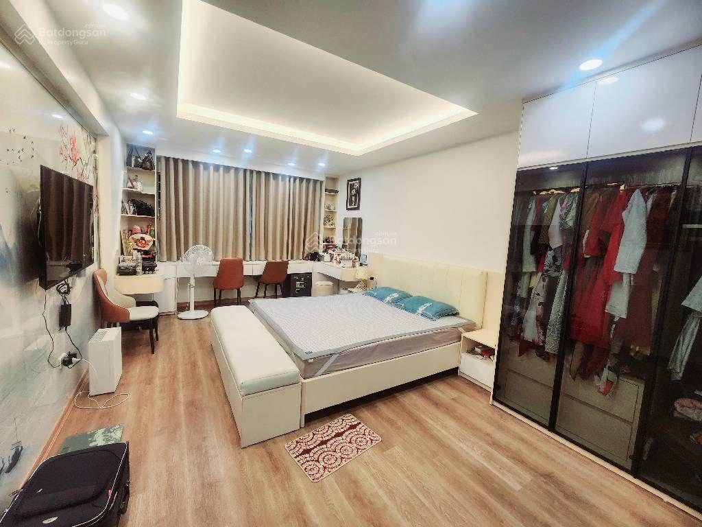 Bán nhà phố dương quảng hàm, dt56m, ô tô vào nhà, 1 nhà ra phố, ô chờ thang máy.