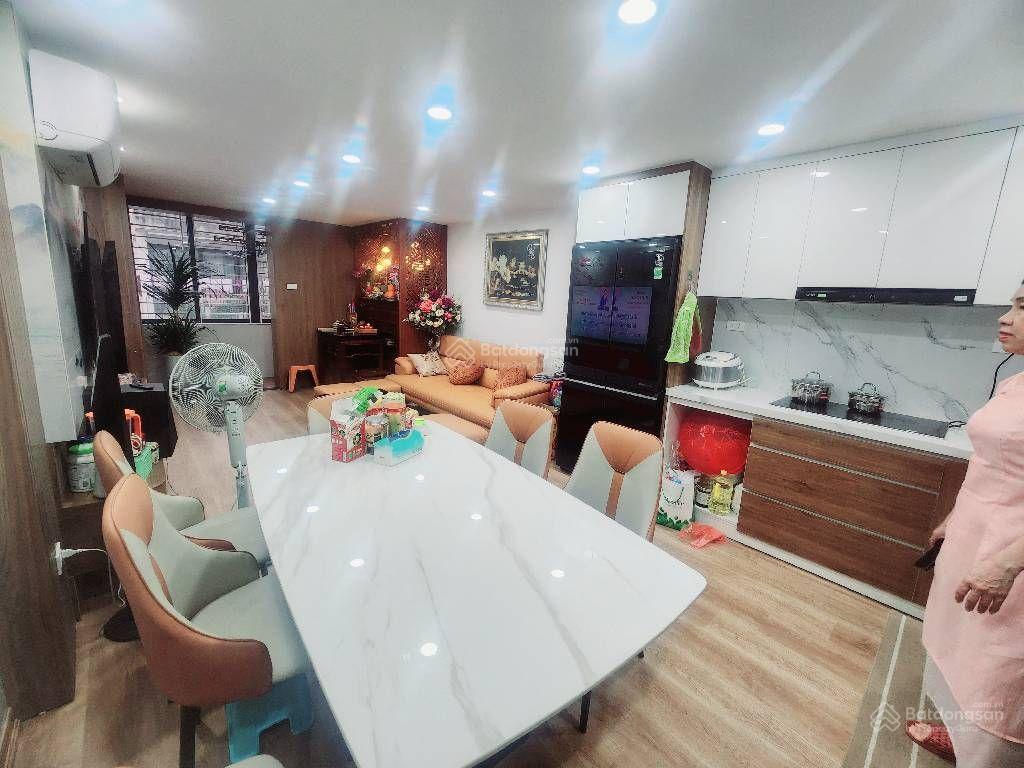 Bán nhà phố dương quảng hàm, dt56m, ô tô vào nhà, 1 nhà ra phố, ô chờ thang máy.