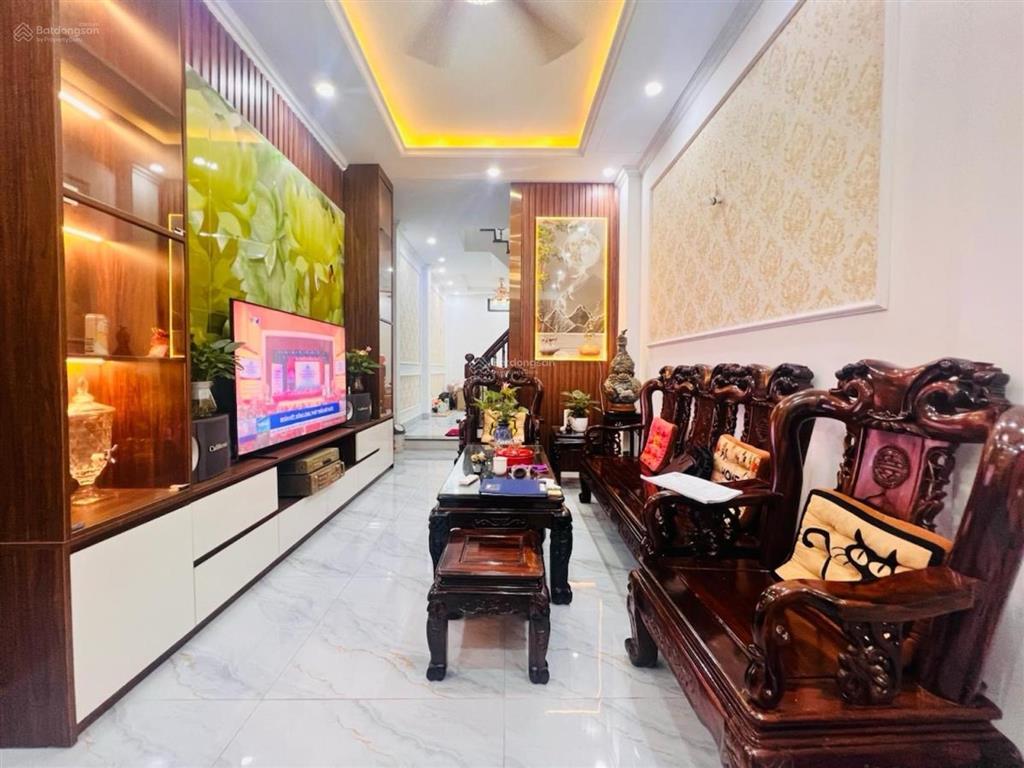 Bán nhà thuỵ khuê, dt46m, 5 tầng thang máy, kinh doanh, gần phố.