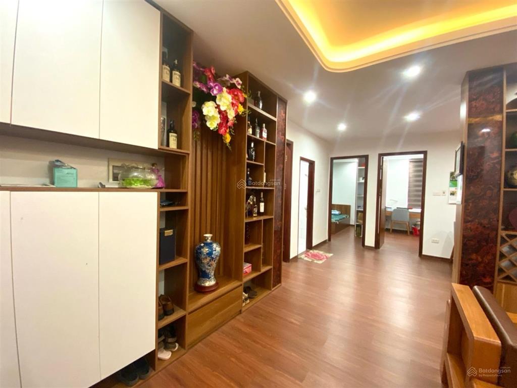 Bán căn hộ ct36 xuân la, căn góc, tầng trung, siêu thoáng, full nội thất.
