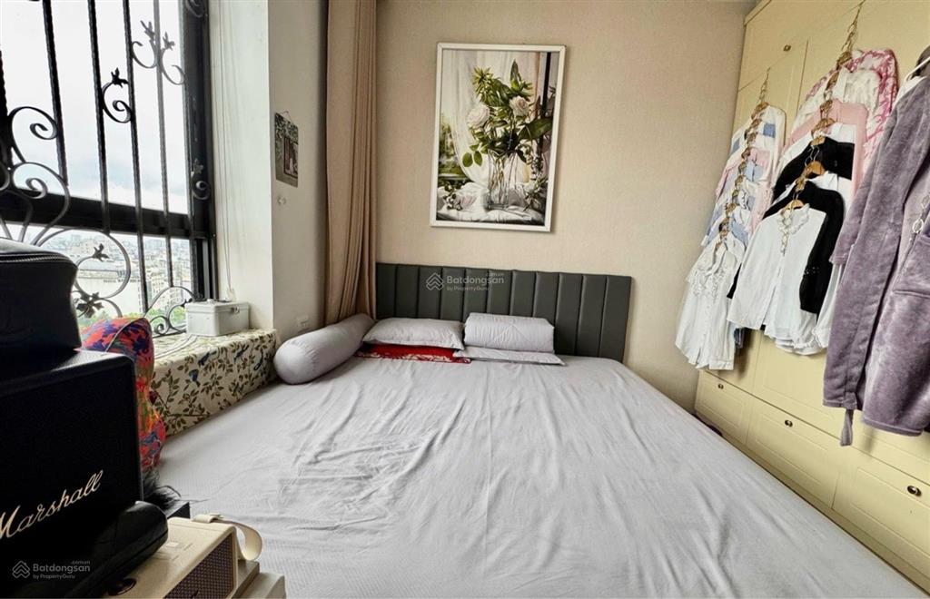 Bán căn hộ toà fhome, căn góc tầng trung, 2 ngủ, full nội thất.