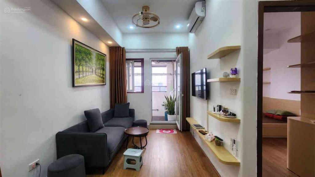 Bán căn hộ cao cấp, tầng cao, toà ct3, kđt nghĩa đô, 2 ngủ, full nội thất.