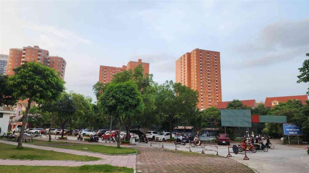 Bán căn hộ cao cấp, tầng cao, toà ct3, kđt nghĩa đô, 2 ngủ, full nội thất.