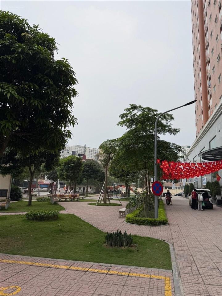 Bán căn hộ toà ct3, kđt nghĩa đô, dt70m, 2 ngủ, 2vs