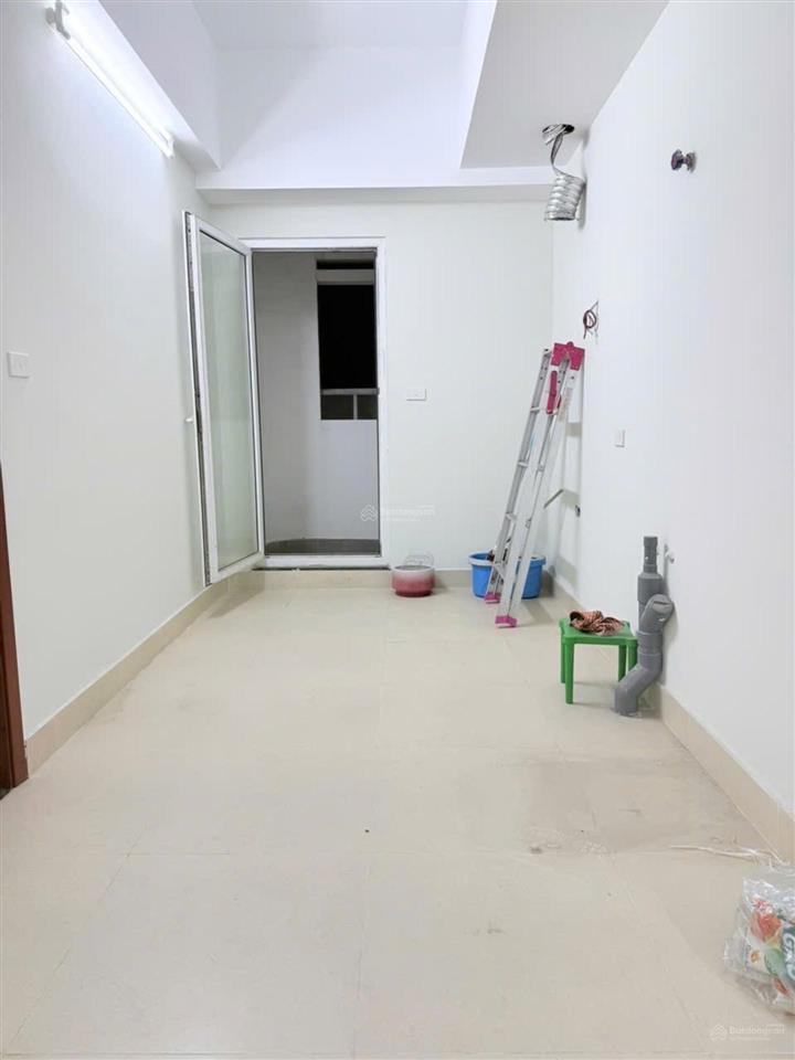 Bán căn hộ toà ct3, kđt nghĩa đô, dt70m, 2 ngủ, 2vs