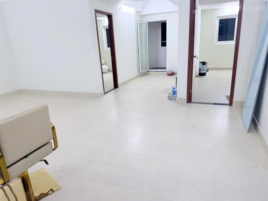 Bán căn hộ toà ct3, kđt nghĩa đô, dt70m, 2 ngủ, 2vs
