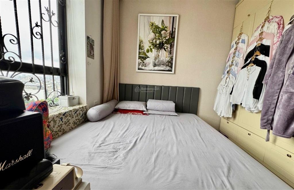 Bán căn hộ chung cư c18, lạc long quân, lô góc, 3 ngủ, full nội thất