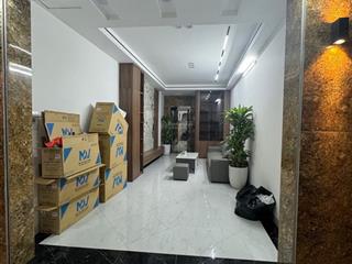 Bán nhà phố xuân thuỷ, dt37m, nhà đẹp dân xây, 6 tầng thang máy, gần ô tô.