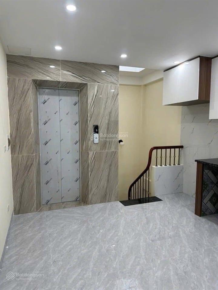 Bán nhà nguyễn ngọc vũ, dt 46m2, mt4,2m, 6 tầng thang máy, ô tô vào nhà, gần hồ, kinh doanh online
