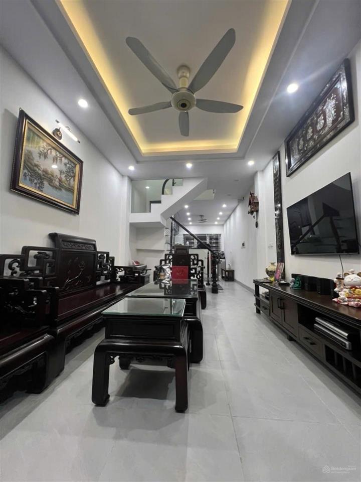 Bán nhà phố xuân thuỷ, dt55m, 2 thoáng, gần ô tô, gần phố.