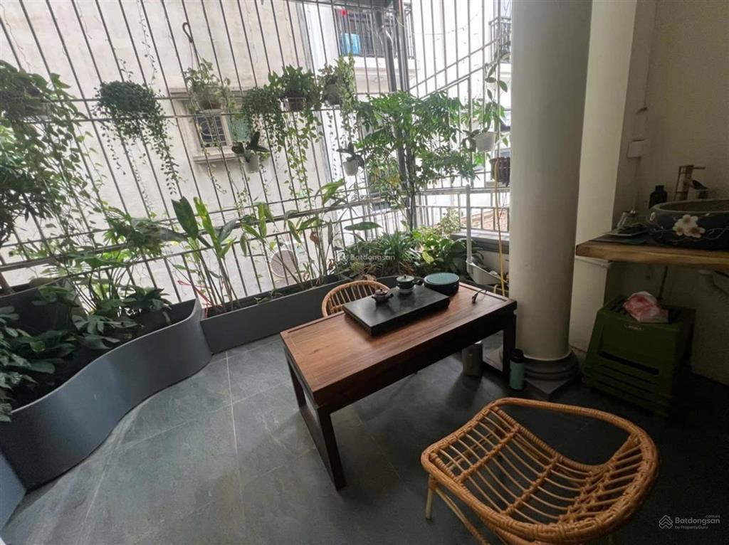 Bán nhà phố xuân thuỷ, dt55m, 2 thoáng, gần ô tô, gần phố.