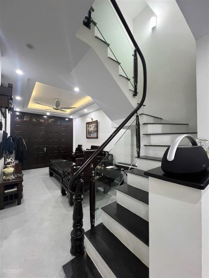 Bán nhà phố xuân thuỷ, dt55m, 2 thoáng, gần ô tô, gần phố.