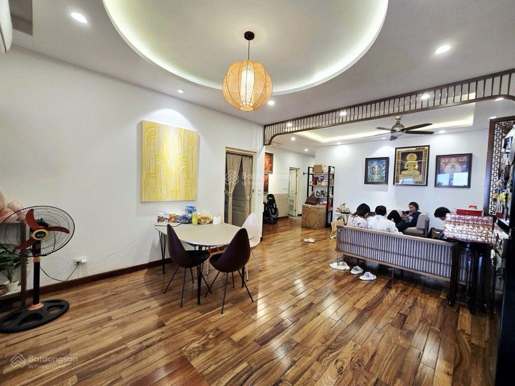 Bán căn hộ cao cấp vườn đào, dt 128m2, tầng trung, 3 phòng ngủ, full nội thất