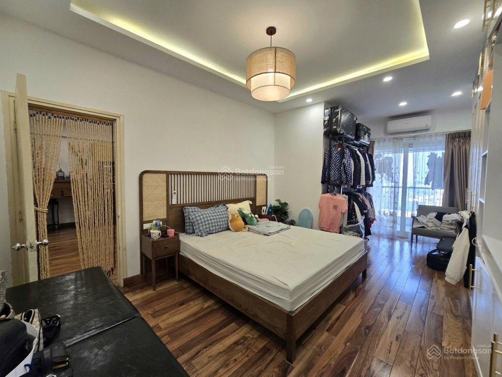 Bán căn hộ cao cấp vườn đào, dt 128m2, tầng trung, 3 phòng ngủ, full nội thất