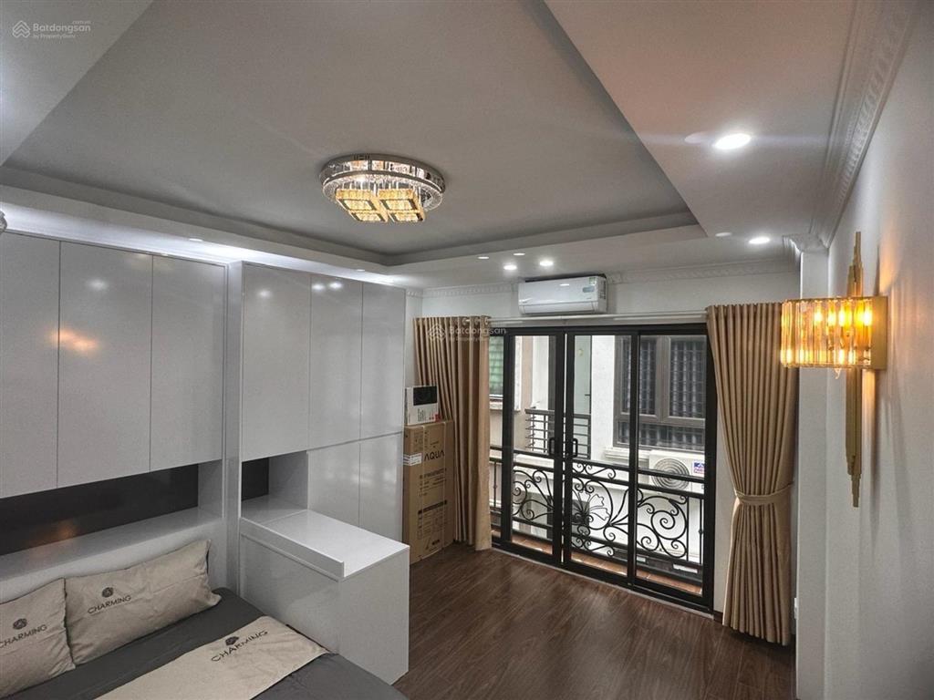 Bán nhà nguyễn khánh toàn, 5 tầng thang máy, gần ô tô, gần phố, kinh doanh