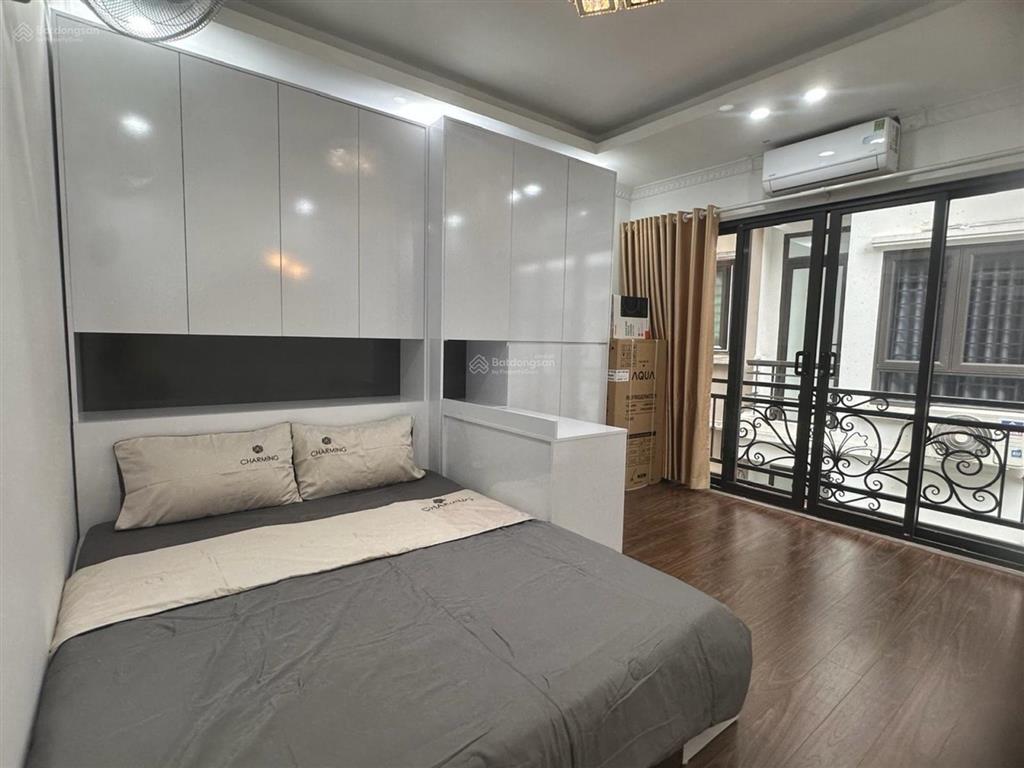 Bán nhà nguyễn khánh toàn, 5 tầng thang máy, gần ô tô, gần phố, kinh doanh