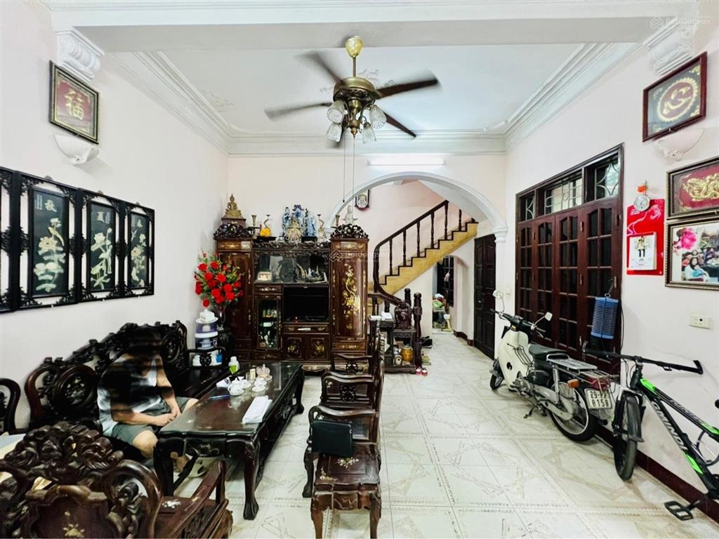 Bán nhà phố trung kính, dt 52m2, 25,8 tỷ, phân lô, ô tô tránh, kinh doanh