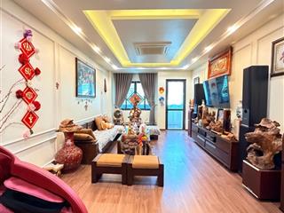 Bán nhà phố hoàng quốc việt, dt42m, mt4,2m, phân lô, ô tô tránh, full nội thất.