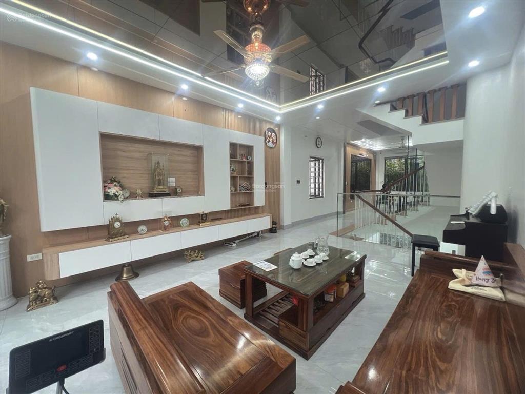 Bán nhà phố tú mỡ, dt55m, 23,4 tỷ, ô tô tránh, vào nhà, kinh doanh.