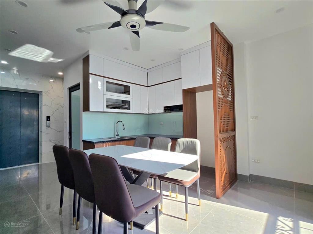Bán nhà phố nguyễn khánh toàn, dt38m, mt4m, nhà mới thang máy, gần ô tô.