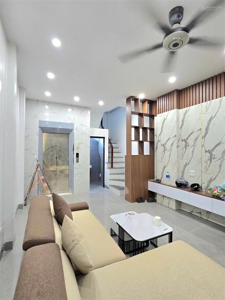 Bán nhà phố nguyễn khánh toàn, dt38m, mt4m, nhà mới thang máy, gần ô tô.