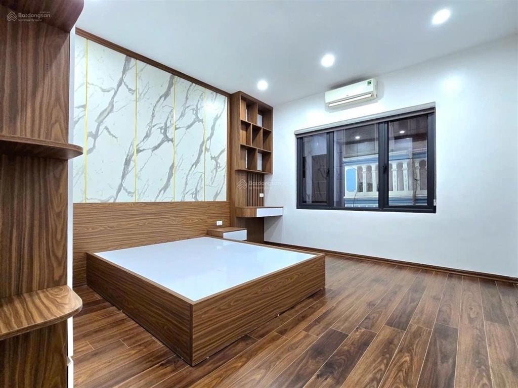 Bán nhà phố nguyễn khánh toàn, dt38m, mt4m, nhà mới thang máy, gần ô tô.