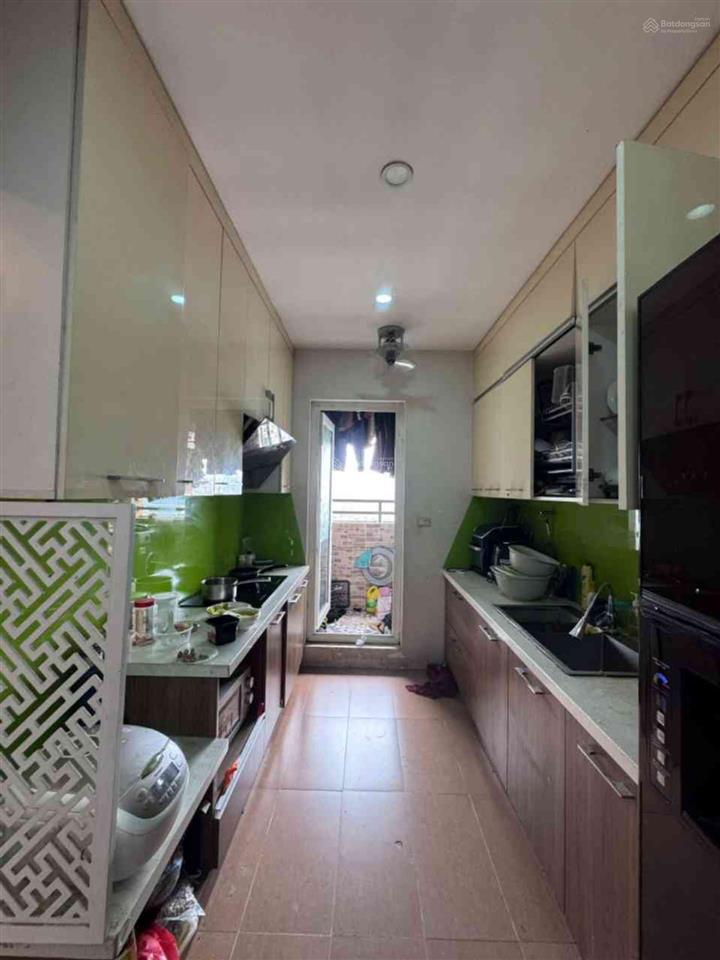 Bán căn hộ tầng trung tòa ct2b, kđt nghĩa đô, dt70m, 3 ngủ, 6,9 tỷ