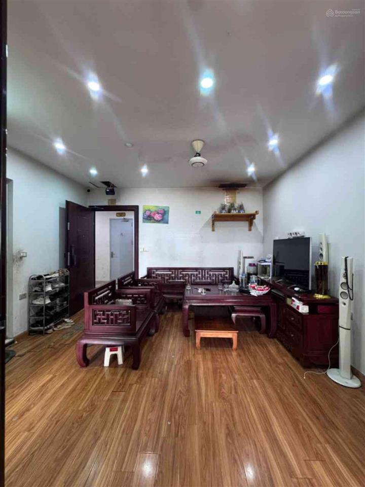 Bán căn hộ tầng trung tòa ct2b, kđt nghĩa đô, dt70m, 3 ngủ, 6,9 tỷ