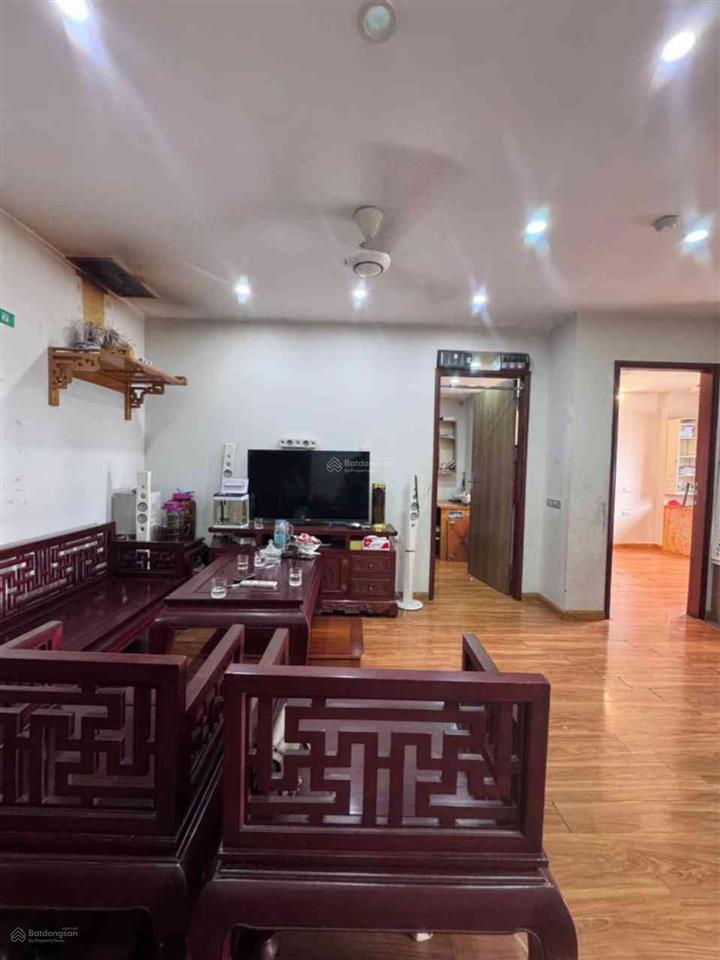 Bán căn hộ tầng trung tòa ct2b, kđt nghĩa đô, dt70m, 3 ngủ, 6,9 tỷ