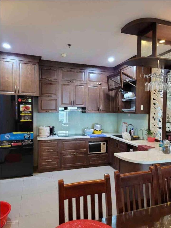 Bán căn hộ tầng cao n03t2 ngoại giao đoàn, dt 114m  3 ngủ  full nội thất.