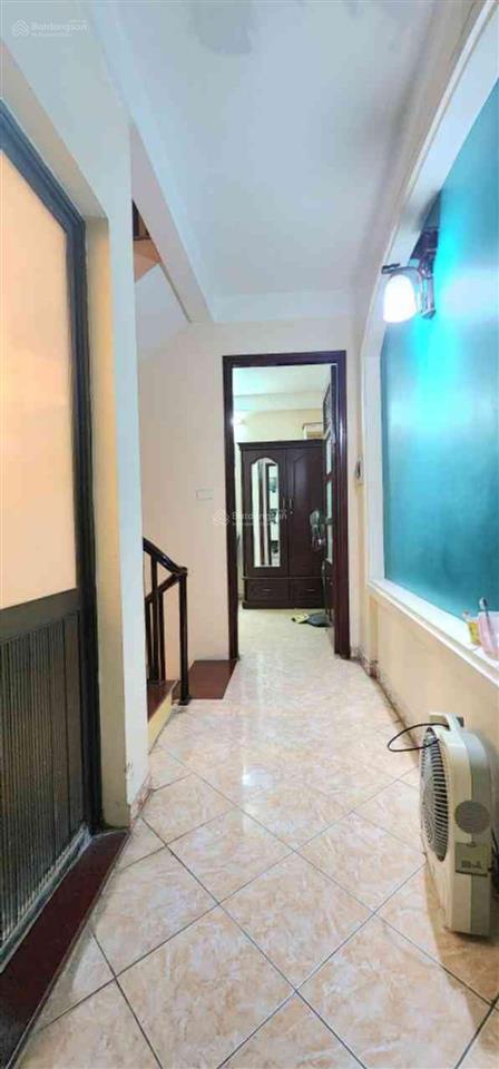 Bán nhà phố cầu giấy, dt42m, mt4m, lô góc dân xây, sát ô tô, kinh doanh.